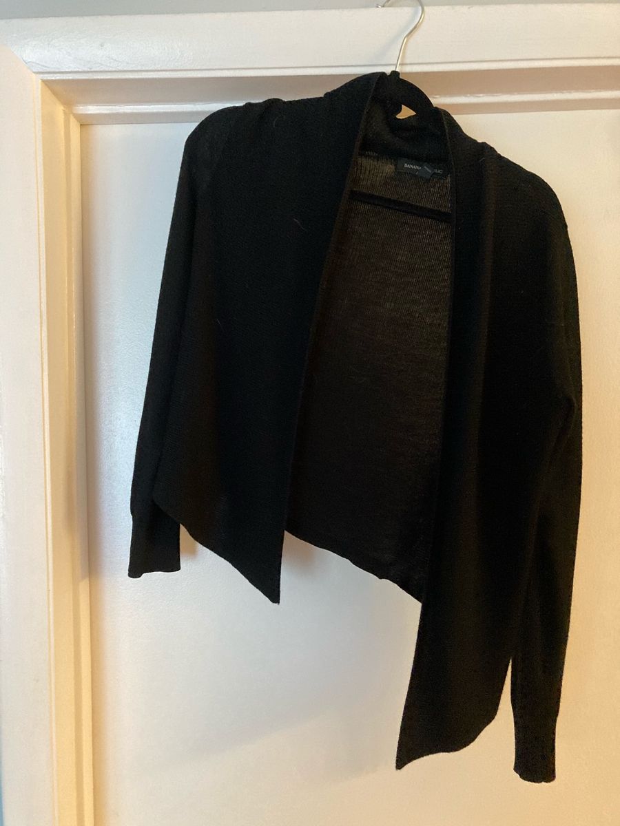 Black cardigan crop